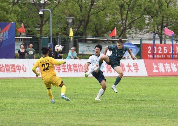 倍操盘 中俄两支青少年球队在临港展开巅峰对决